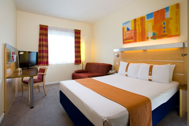 Holiday Inn Express Luton Airport Park And Fly www.lutonparking.com